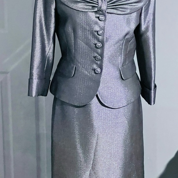 Larry Levine Shiny Silver Gray Skirt Suits size 6 Lined shawl collar NEW Church - Picture 2 of 10